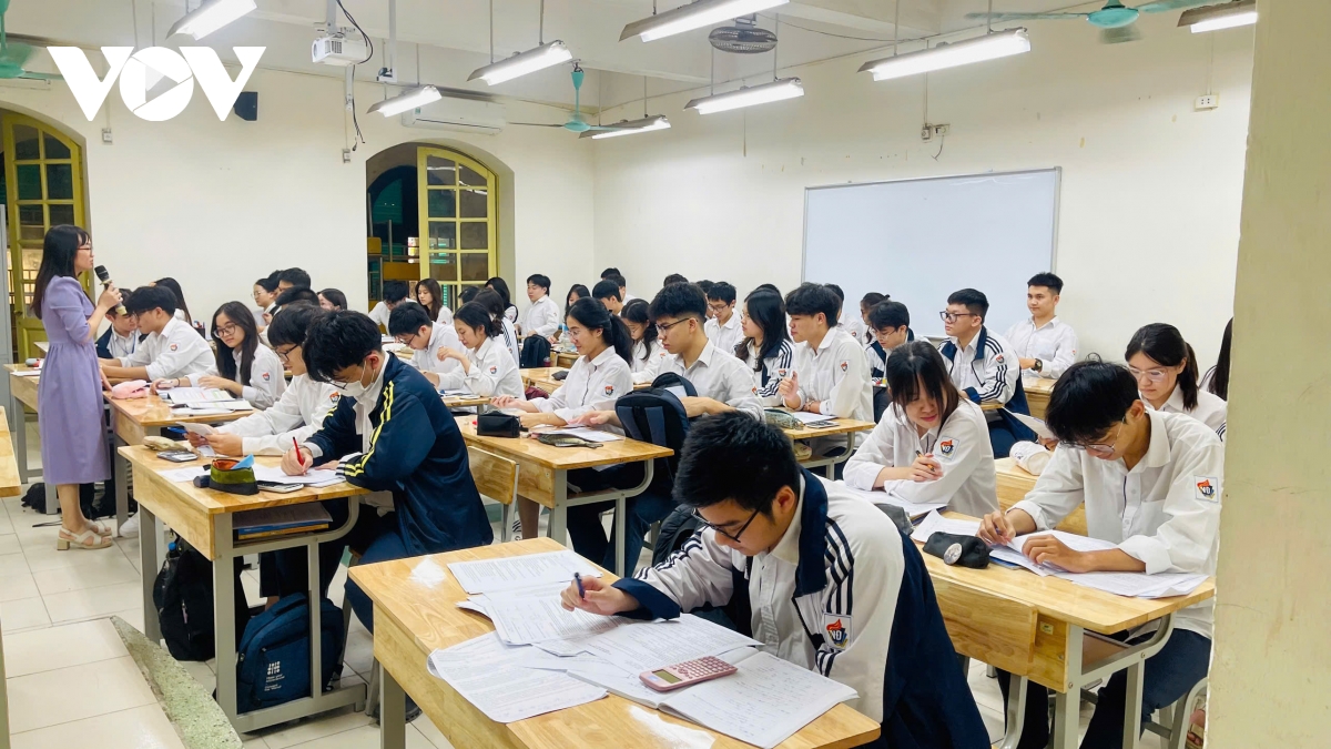 Thi tốt nghiệp THPT 2025: Thầy trò dốc sức trên đường đua “vượt vũ môn”